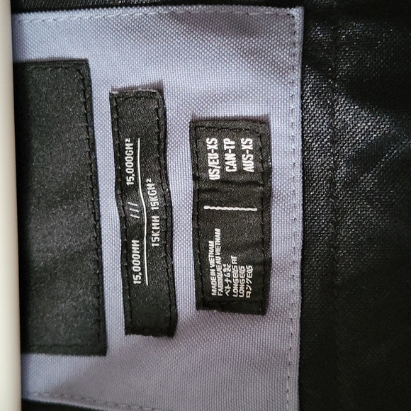 Excellent condition Volcom snowboarding jacket. Beautiful blue. XS - Picture 4 of 9